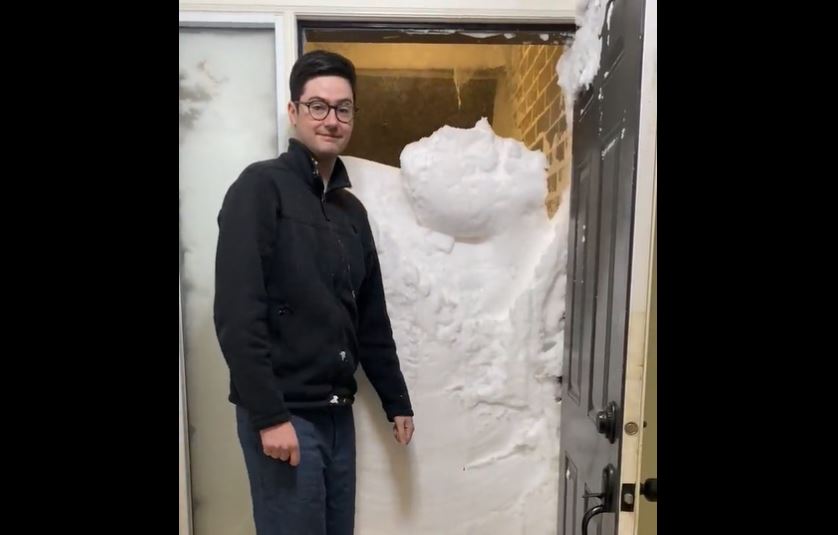 Сніговий шторм в Канаді: транспортний колапс, сніг до даху, люди без електрики (ВІДЕО) 1