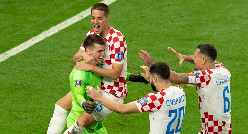 Збірна Хорватії першою вийшла у півфінал ЧС 2022 – сенсаційно обіграла Бразилію (ФОТО, ВІДЕО)