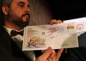 В Миколаєві урочисто погасили марку до 100-річчя Миколаївського академічного художнього драматичного театру України (ФОТО)