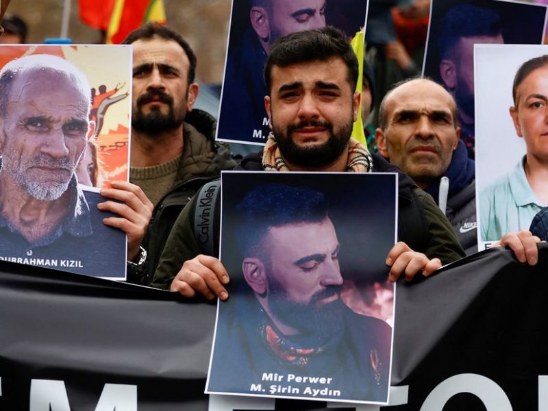 В Парижі продовжуються сутички з поліцією після вбивства 3 курдів (ФОТО)