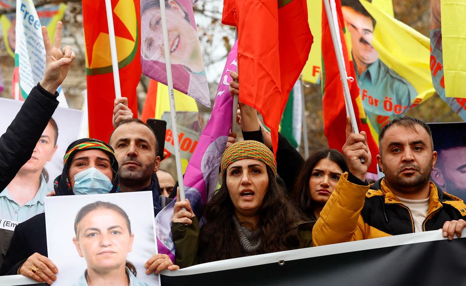 В Парижі продовжуються сутички з поліцією після вбивства 3 курдів (ФОТО) 7