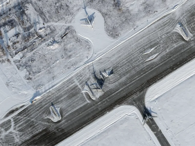 Опубліковані супутникові знімки авіабази в Енгельсі – літаків поменшало (ФОТО)