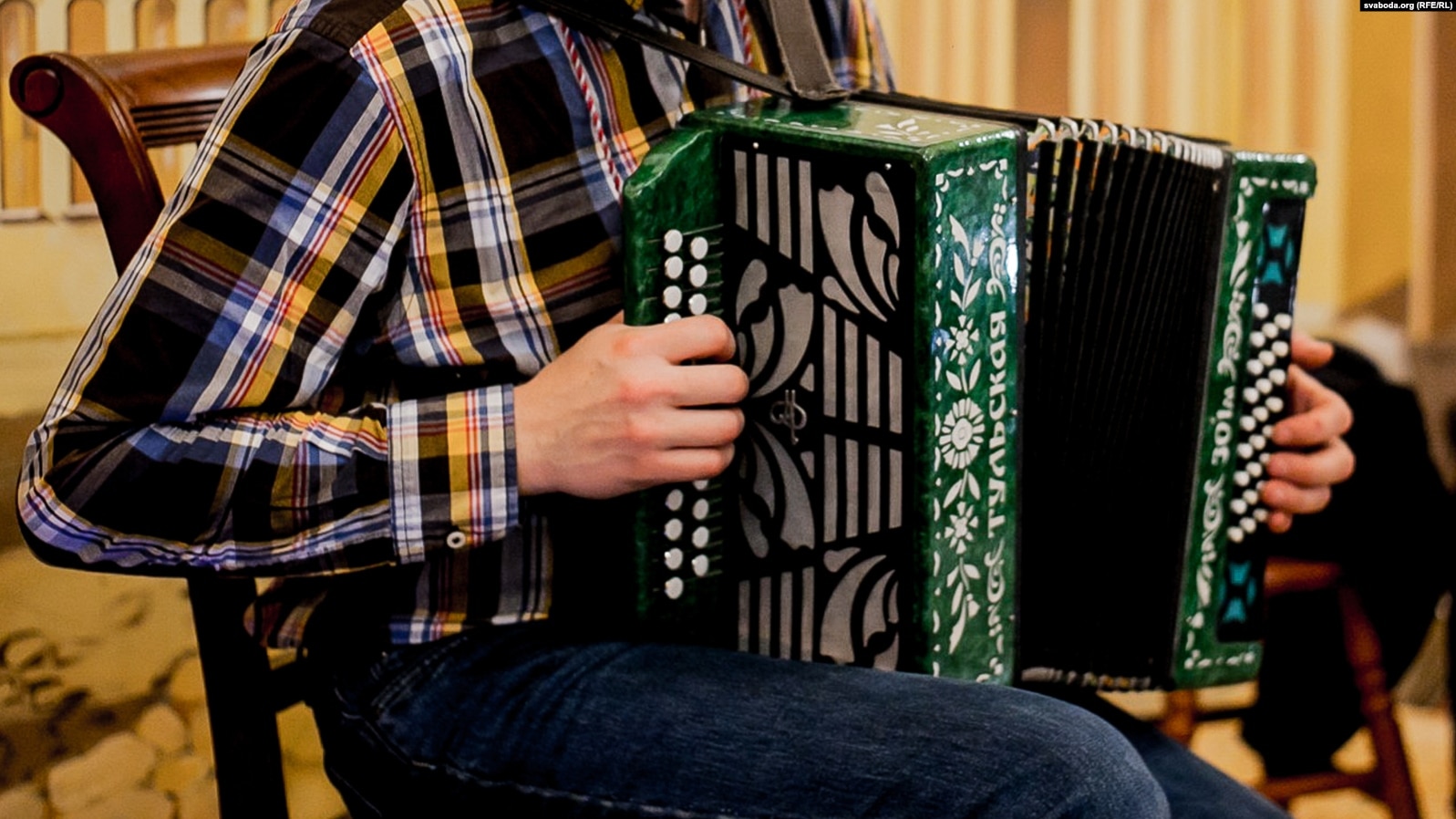 В рф для відправки на фронт збирають баяни, губні гармошки, гітари, балалайки. А як же ложки?