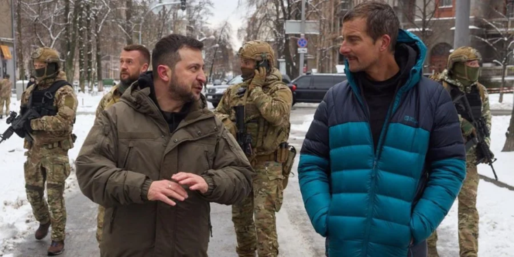 Автор всевітньо відомої передачі “Вижити за будь-яку ціну” Беар Гріллс приїхав в Україну і зустрівся з Зеленським. Хто кого вчив? (ФОТО)