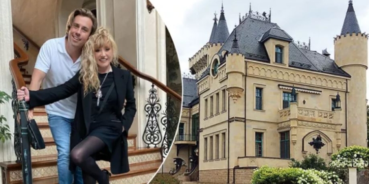 В рф пишуть, що Пугачова з Галкіним організували екскурсії в своєму палаці, а гроші за них підуть у фонд Зеленської (ФОТО)