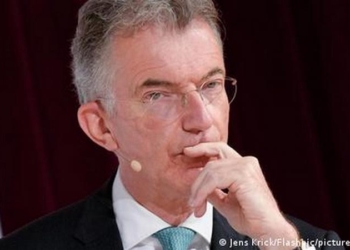 “Ми не можемо просити українців підписати угоду з Лавровим, бо ми знаємо, що він брехун”. Колишній радник Меркель за військове звільнення Криму