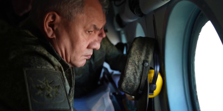 Куди літав Шойгу? Волонтери  геолокували окопи, які було видно з гелікоптера (ФОТО, ВІДЕО)