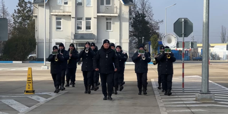 Під “Ой, у лузі червона калина”. Молдовські і українські прикордонники привітали одне одного з Різдвом і Новим роком (ВІДЕО)