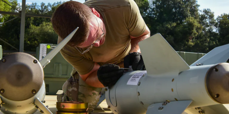 США готові передати Україні обладнання для перетворення некерованих боєприпасів у високоточні