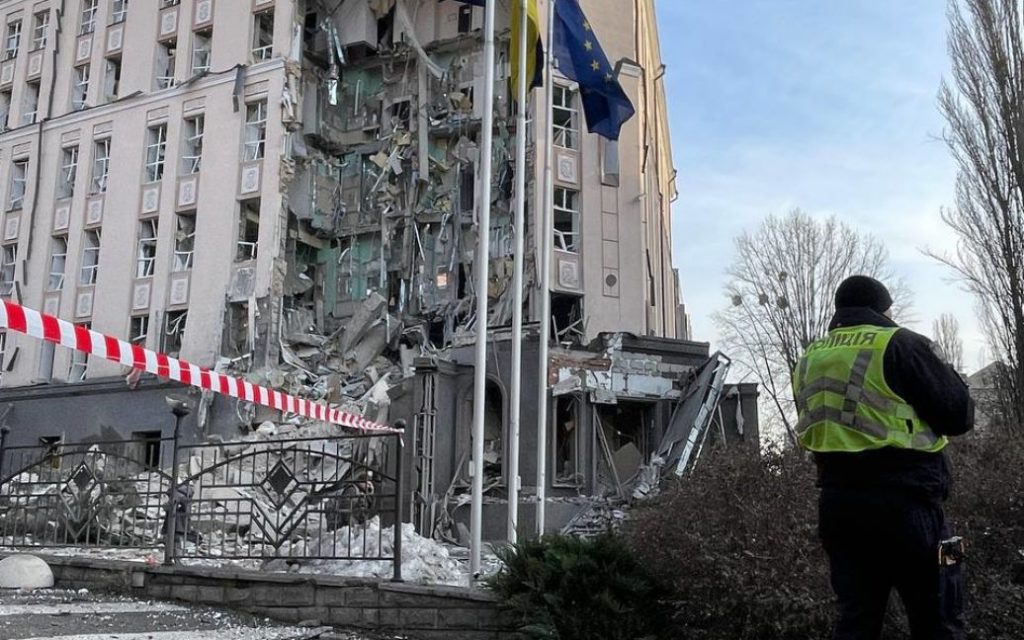 В Києві внаслідок ракетної атаки поранений японський журналіст (ФОТО, ВІДЕО) 4