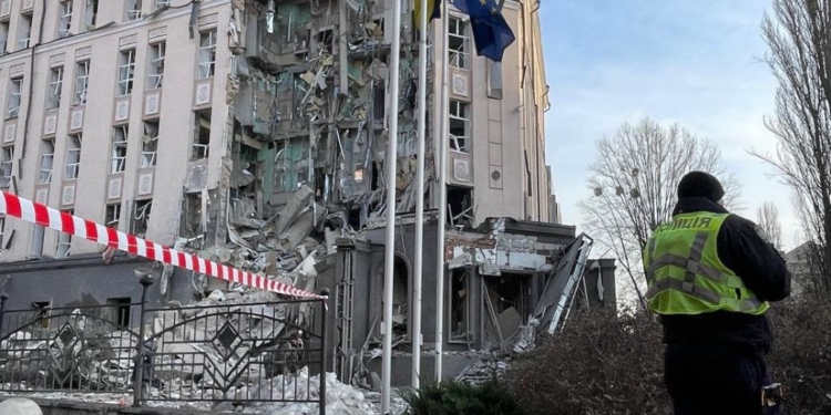 В Києві внаслідок ракетної атаки поранений японський журналіст (ФОТО, ВІДЕО)