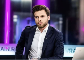 “Опозиційний телеканал “Дождь” знову вляпався в скандал, навіть в 2 – і звільнив ведучого