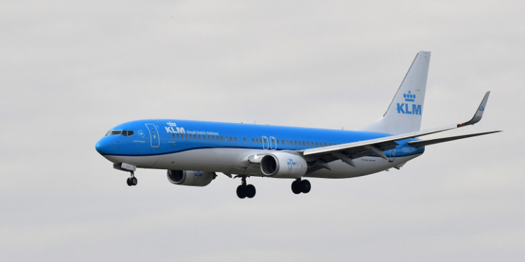 Жінка народила в туалеті літака, який летів з Еквадору в Амстердам, – вона не знала, що вагітна