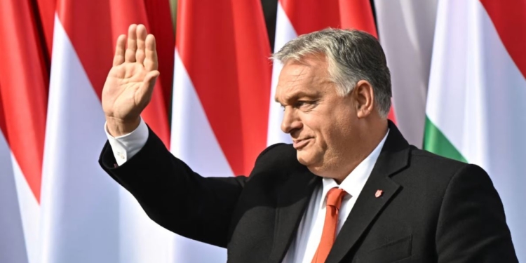 Партія Орбана використовувала персональні дані угорців з податкової і записів на вакцінацію