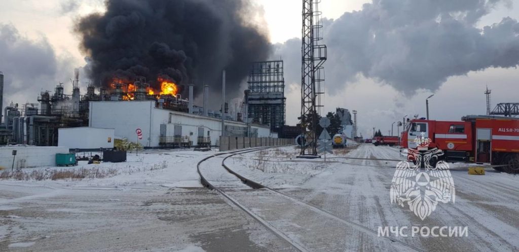 В рф стався вибух на Ангарському нафтохімзаводі. І пожежа (ФОТО, ВІДЕО) 1