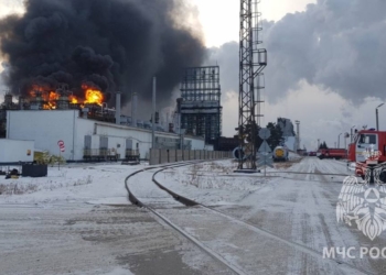 В рф стався вибух на Ангарському нафтохімзаводі. І пожежа (ФОТО, ВІДЕО)