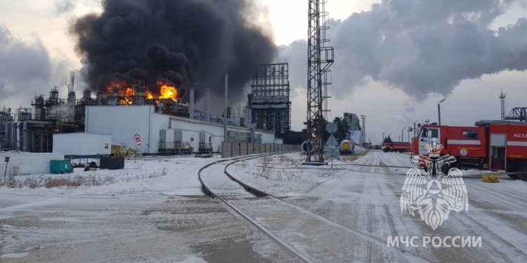 В рф стався вибух на Ангарському нафтохімзаводі. І пожежа (ФОТО, ВІДЕО)