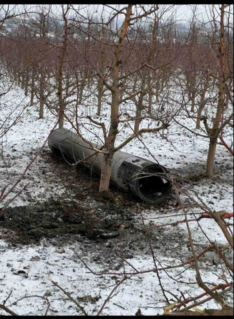 В Молдові під час ракетного обстрілу України впала ракета (ФОТО) 2
