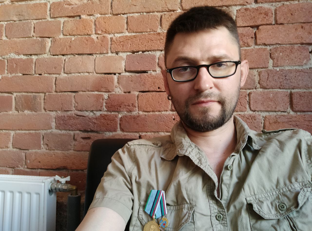 Російський пропагандист, поранений в Україні і нагороджений путіним, вистрелив людині в голову