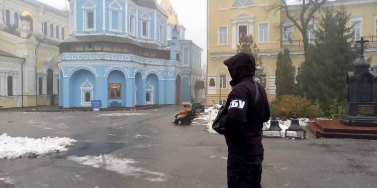 СБУ сьогодні в чоловічому монастирі у Харкові (ФОТО)