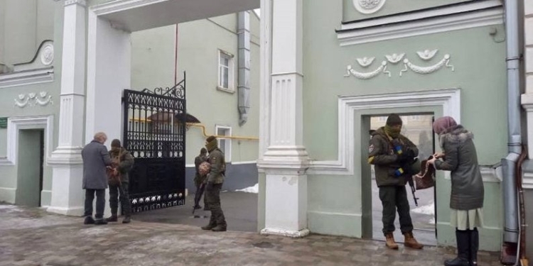 СБУ сьогодні в чоловічому монастирі у Харкові (ФОТО)