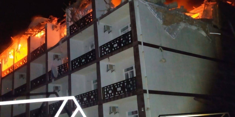 В Залізному Порту вибухнув готель з окупантами (ФОТО, ВІДЕО)