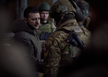 Фортеця Бахмут. Зеленський показав фото з бійцями (ФОТО)