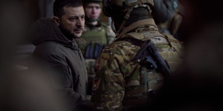 Фортеця Бахмут. Зеленський показав фото з бійцями (ФОТО)