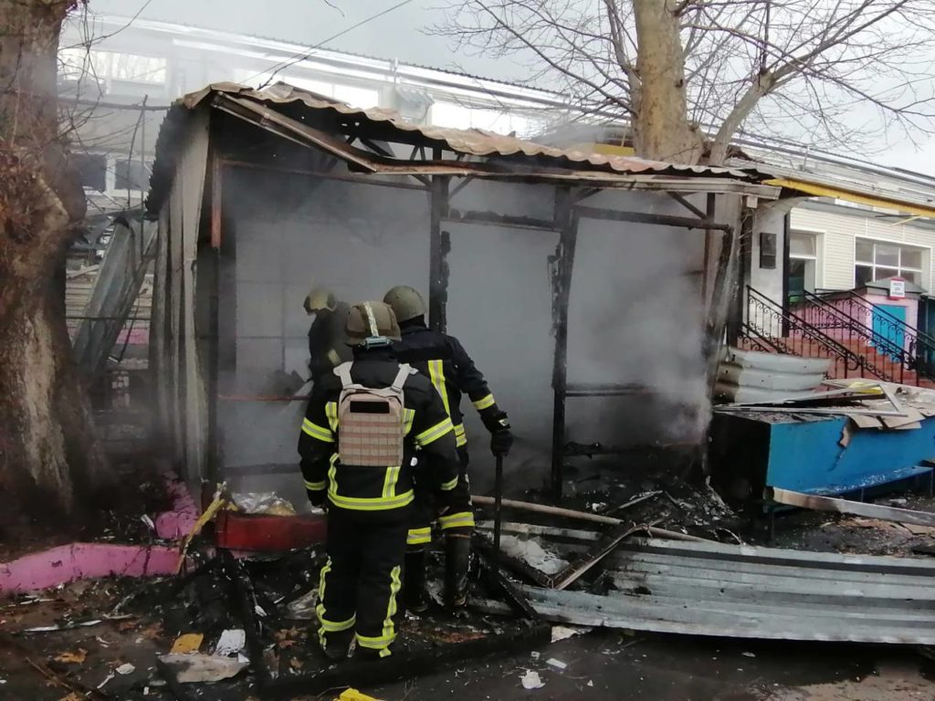 В Херсоні сьогодні внаслідок обстрілу згоріло 66 авто (ФОТО) 5