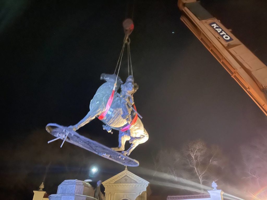 В Одесі демонтували пам'ятники Катерині ІІ і Суворову (ФОТО, ВІДЕО) 9