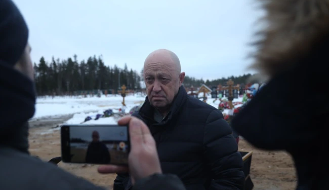 Акт політичної легітимізації. Пригожин оплатив масовку на похорон зека з “Вагнера” в Пітері