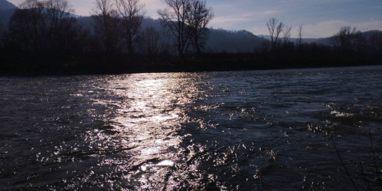 Вже 11-го потопельника виявили на березі Тиси на румунському кордоні. Можливо, це втікачі від призову (ФОТО)