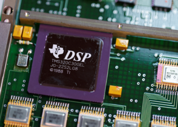 Росія через фірми-прокладки купує чіпи у США і Європи – під час війни доведено купили на $777 млн. (ФОТО)