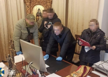 Неповнолітній в ліжку – вершина айсберга. В цих же панотців СБУ знайшла дитячу порнографію, оригінал