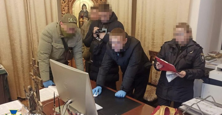 Неповнолітній в ліжку – вершина айсберга. В цих же панотців СБУ знайшла дитячу порнографію, оригінал