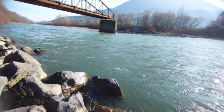 Вже 11-го потопельника виявили на березі Тиси на румунському кордоні. Можливо, це втікачі від призову (ФОТО)