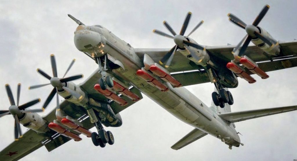 У росії пошкоджено два літаки Ту-95 на авіабазі в Енгельсі: двох військових поранено 1