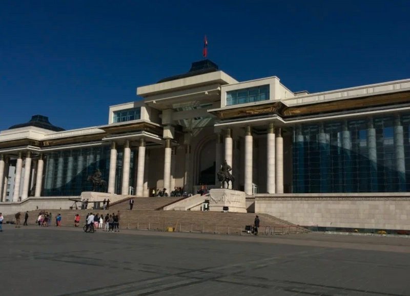 В Монголії штурмують Палац уряду через розкрадання експортного вугілля на $12,9 млрд. (ФОТО, ВІДЕО)