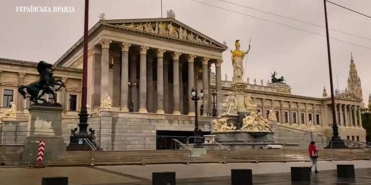 “Мы самые пострадавшие люди”. Російська еліта окупувала Відень (ВІДЕО)