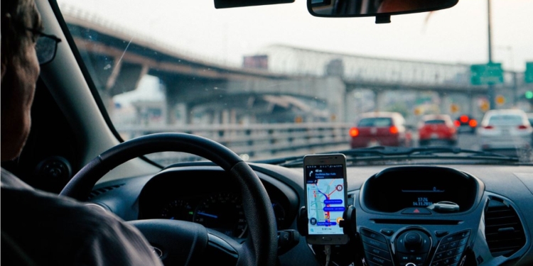 Видаліть це негайно! Тисячі українських водіїв користуються додатком, який збирає дані для рф