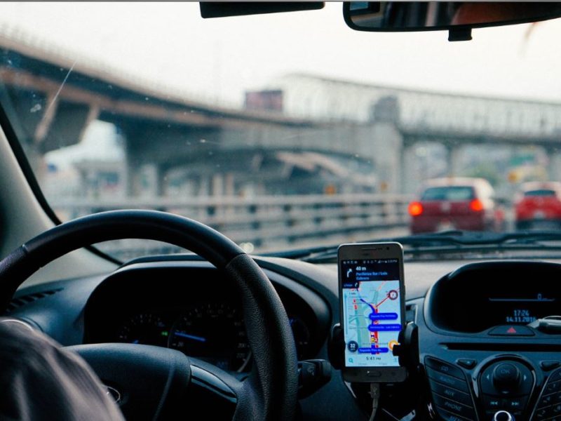 Видаліть це негайно! Тисячі українських водіїв користуються додатком, який збирає дані для рф