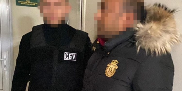 Іноземець спробував підкупити керівника Держлікслужби для отримання дозволу на ввезення прекурсорів на наркотичних засобів (ФОТО)