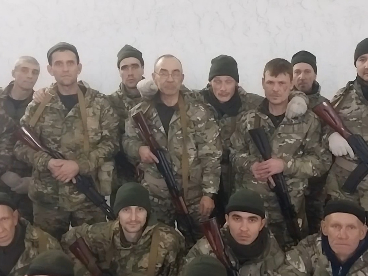 Про розстріли, рексів-наркоманів, поранених в шахті і “ви ніхто”. Що розповідають захоплені в полон найманці Пригожина