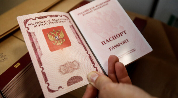 Усі росіяни, які проживають в Латвії, до 1 вересня повинні надати сертифікат про володіння латиською мовою