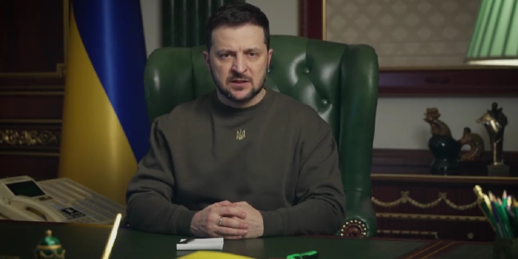 «Тільки вигнання російських окупантів з української землі та ліквідація будь-яких можливостей росії тиснути на Україну та всю Європу означатиме відновлення тиші, безпеки і миру» – звернення Зеленського (ВІДЕО)