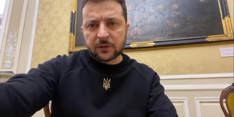 «Бої продовжуються, Донецький напрямок тримається» – звернення Зеленського (ВІДЕО)