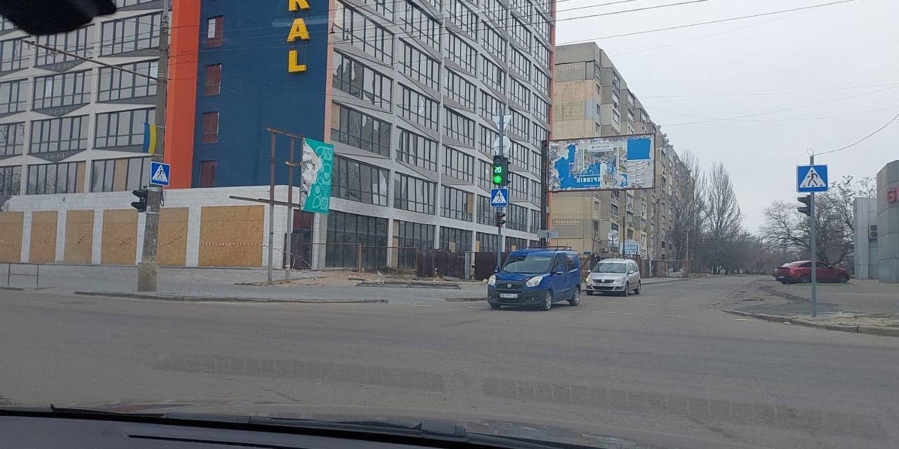 #Миколаїв2022. За минулий рік в Миколаєві відновили 112 світлофорів, пошкоджених російськими обстрілами, в цьому – вже 31