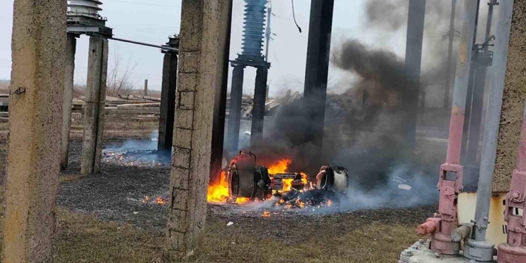 Пожежа на електропідстанції в Миколаєві: вогонь приборканий (ФОТО)