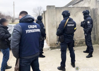 На Миколаївщині поліцейські затримали двох вознесенців, які вимагали неіснуючий борг у $1,5 тис (ФОТО)