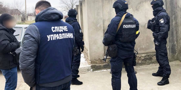 На Миколаївщині поліцейські затримали двох вознесенців, які вимагали неіснуючий борг у $1,5 тис (ФОТО)